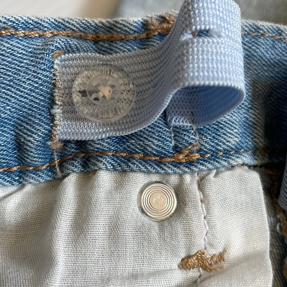 Old Navy light wash skinny Jean with built in flex. Size 14